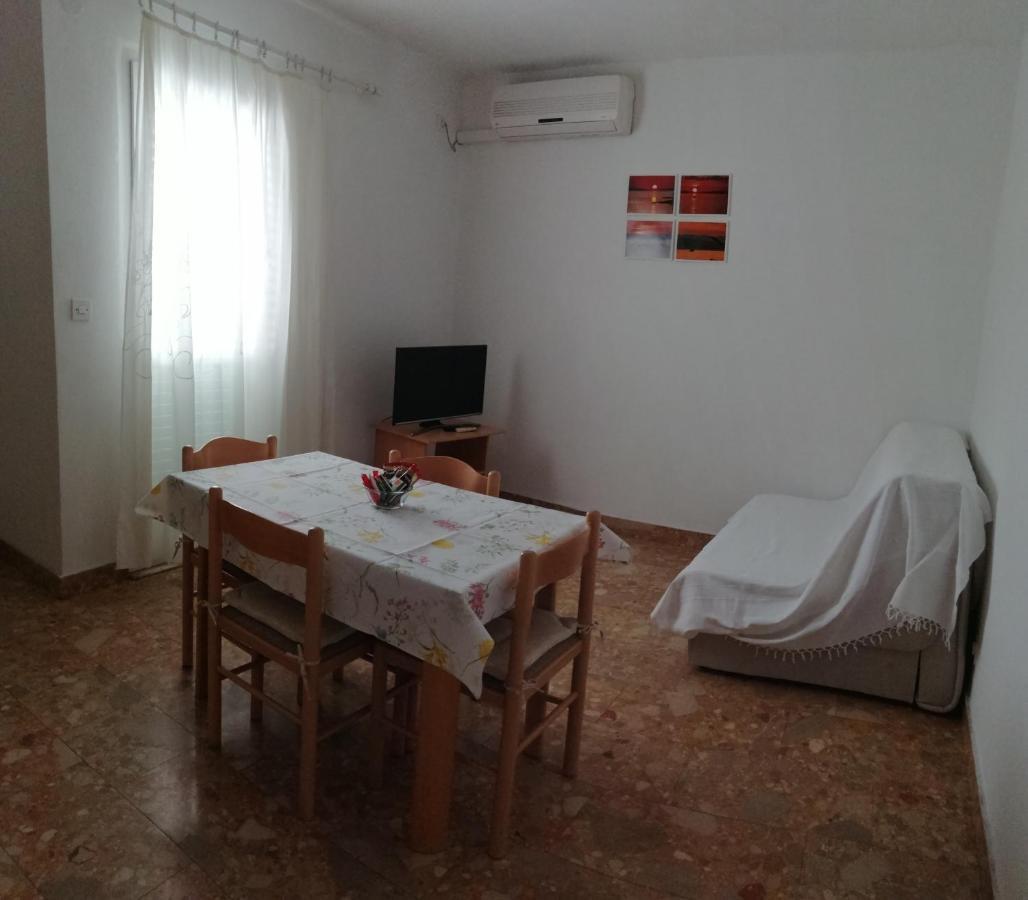Apartments Vini And Ivana Sućuraj Kültér fotó