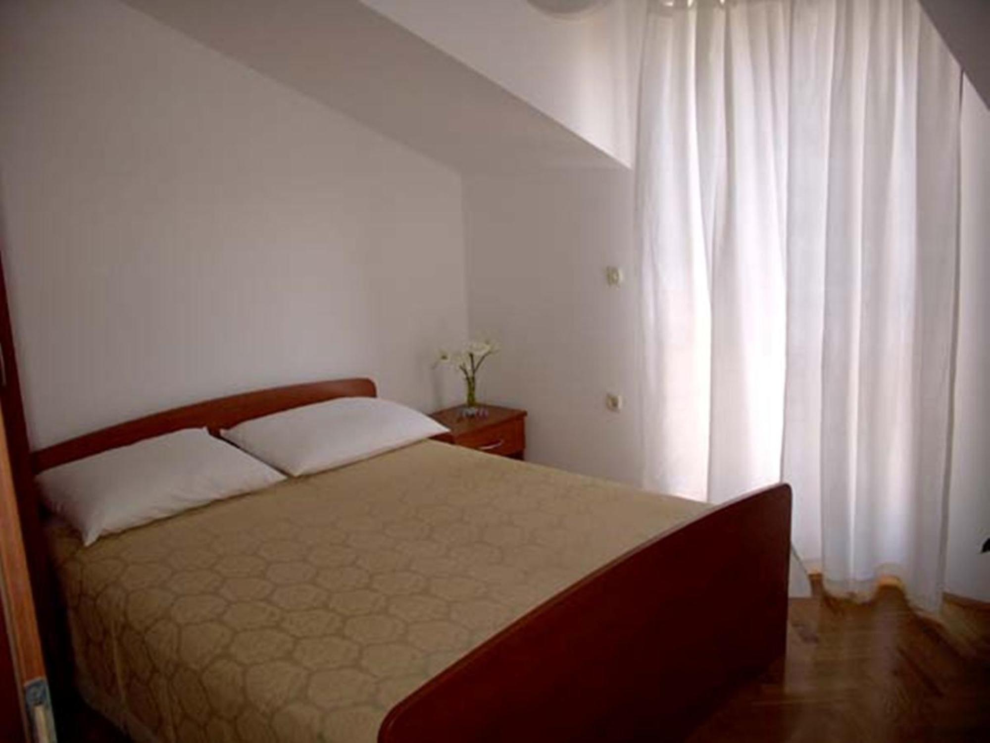 Apartments Vini And Ivana Sućuraj Szoba fotó
