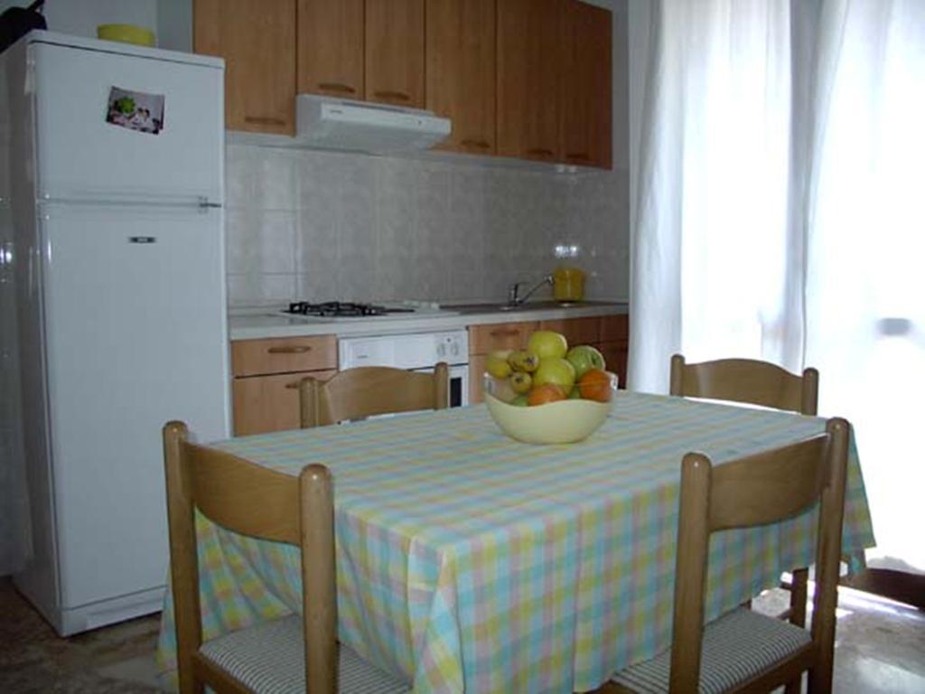 Apartments Vini And Ivana Sućuraj Szoba fotó